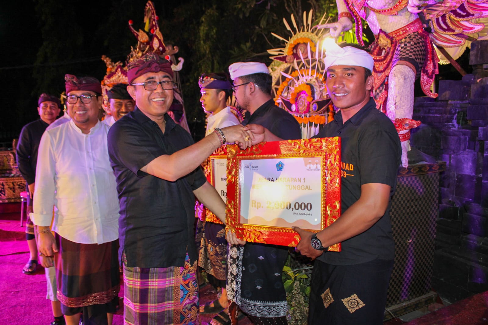 Walikota Jaya Negara Serahkan Penghargaan Juara Lomba Bapang Barong Ket dan Mekendang Tunggal Denpasar, Semua Pemenang Akan Dibina Untuk Persiapan PKB Tahun Mendatang