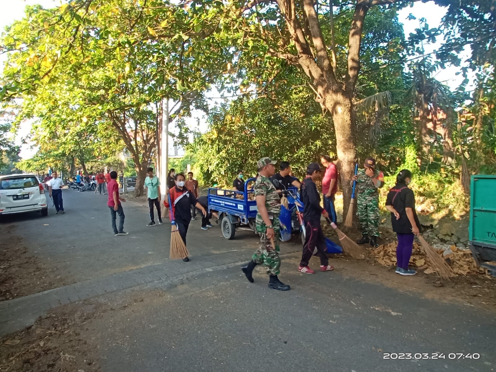 Sambut Tumpek Uye, Kelurahan Sesetan Gelar Kerja Bakti dan Pelepasan Burung