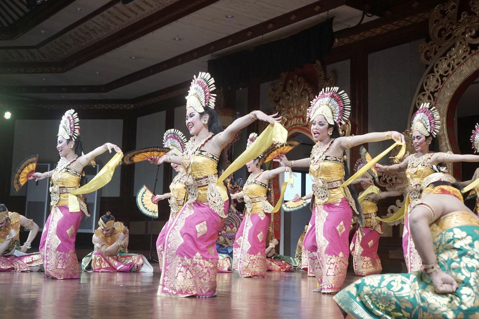 Sekaa Janger Padma Gita Br. Bengkel Tampilkan “ Prastiteng Ing Samudera” di Gelaran PKB XLV