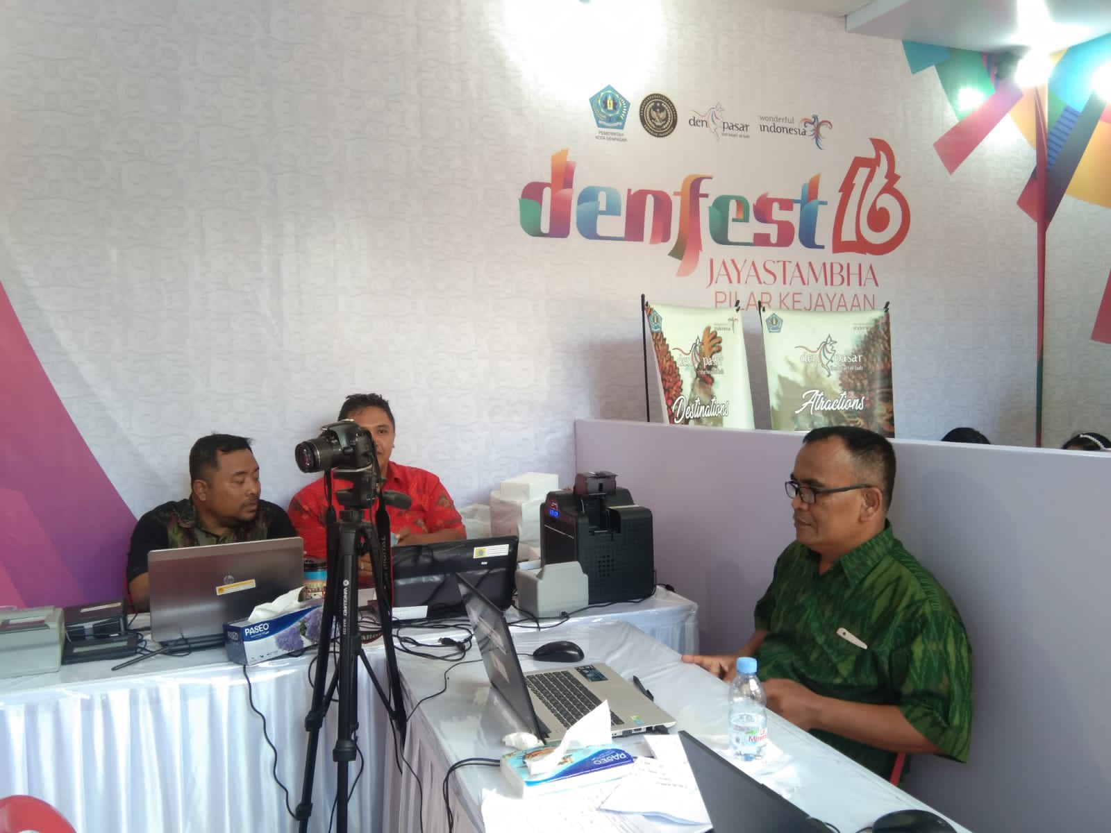 Ratusan Pengunjung Denfest Manfaatkan Layanan Disdukcapil Kota Denpasar.