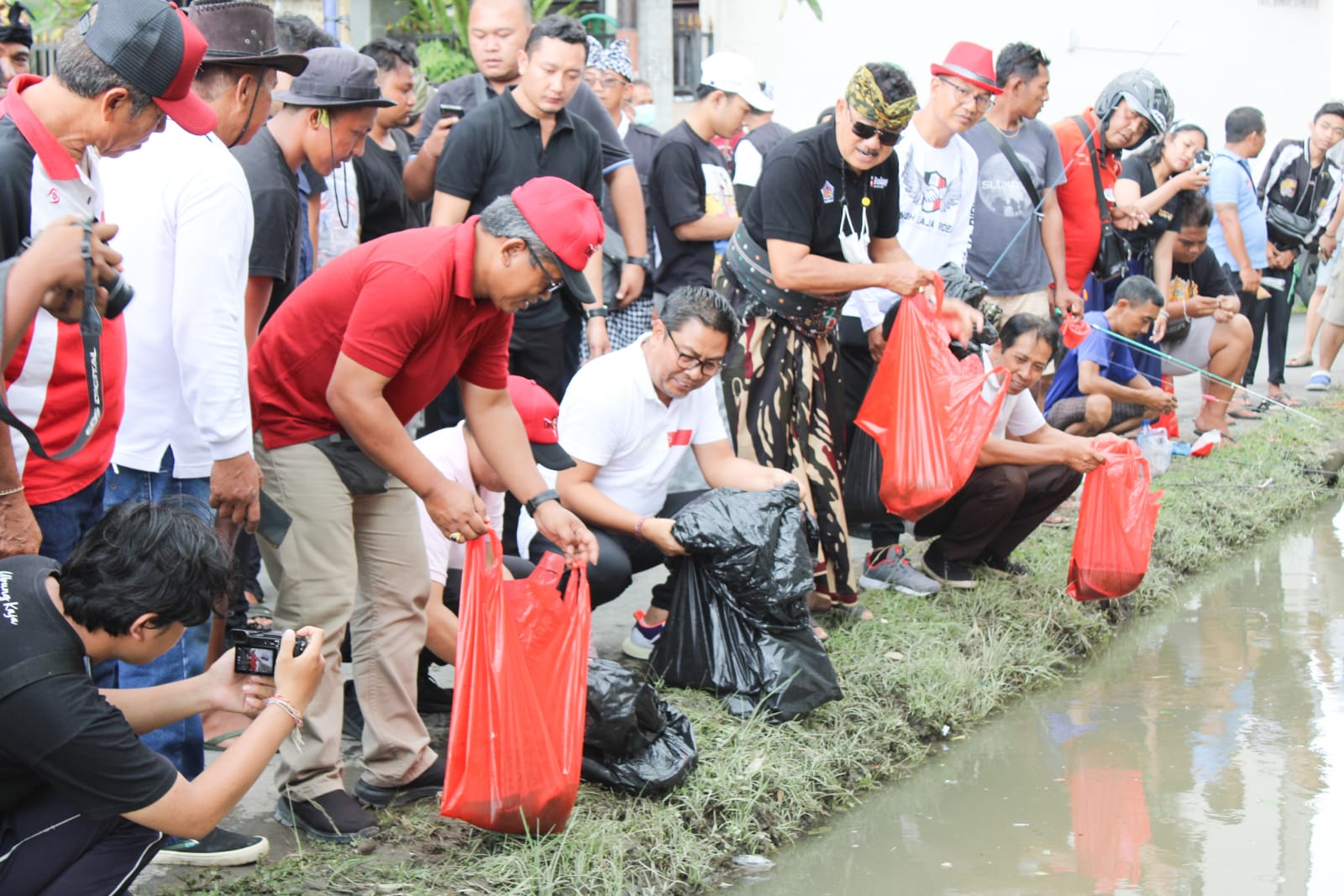 Wawali Arya Wibawa Buka Lomba Mancing Serangkaian HUT ST. Yowana Eka Santhi ke-54