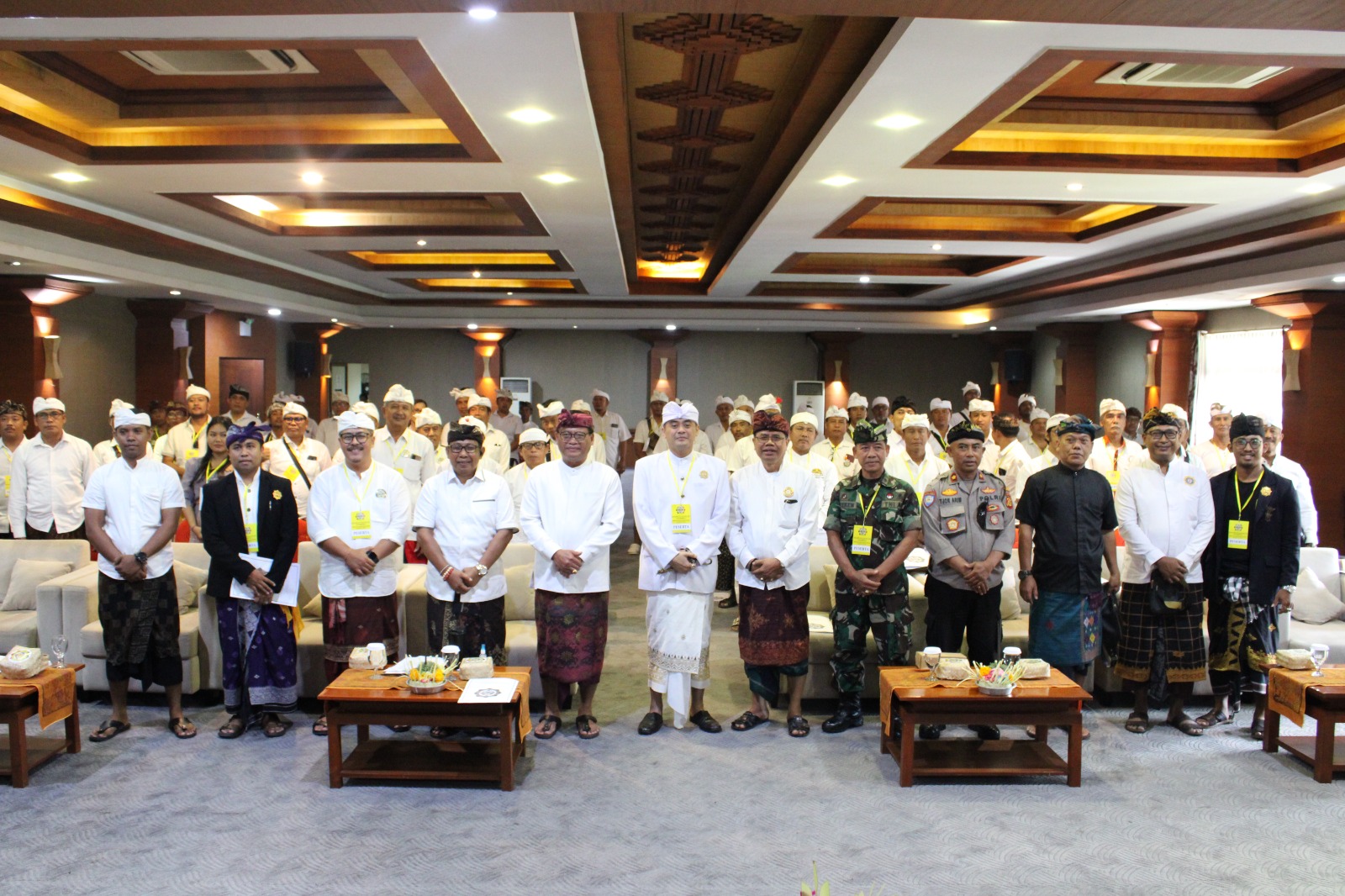 Sekretaris Daerah Kota Denpasar, IB Alit Wiradana saat menghadiri sekaligus membuka Pesamuan Madya ke-XII Pasemetonan Agung Nararya Dalem Benculuk Tegeh Kori Kota Denpasar di Gedung Sewaka Dharma