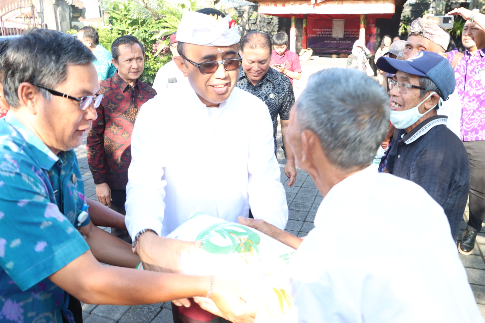 Kendalikan Inflasi, Pemkot Denpasar Salurkan Cadangan Beras Pemerintah Tahap Kedua Kepada 4.101 KPM