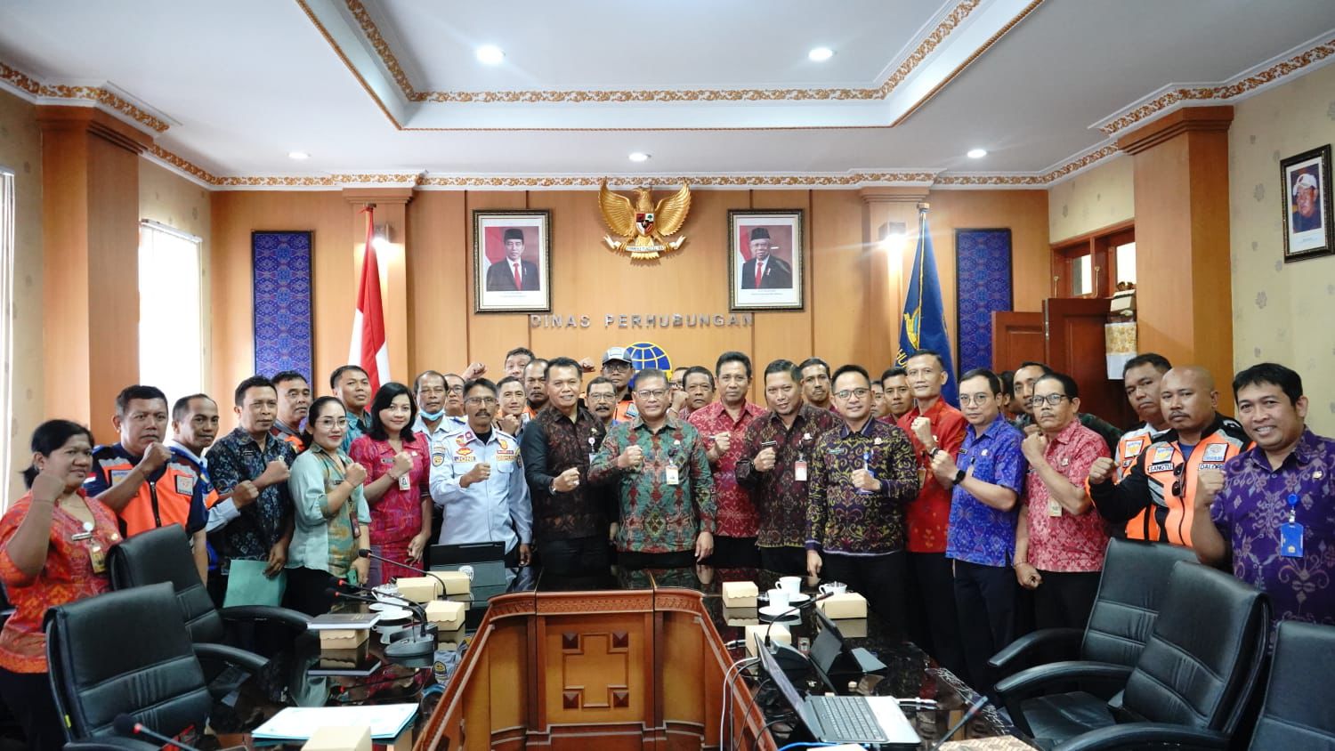 Pemkot Denpasar Komitmen Urai Kemacetan, Siagakan Petugas Dishub di Persimpangan Krodit.