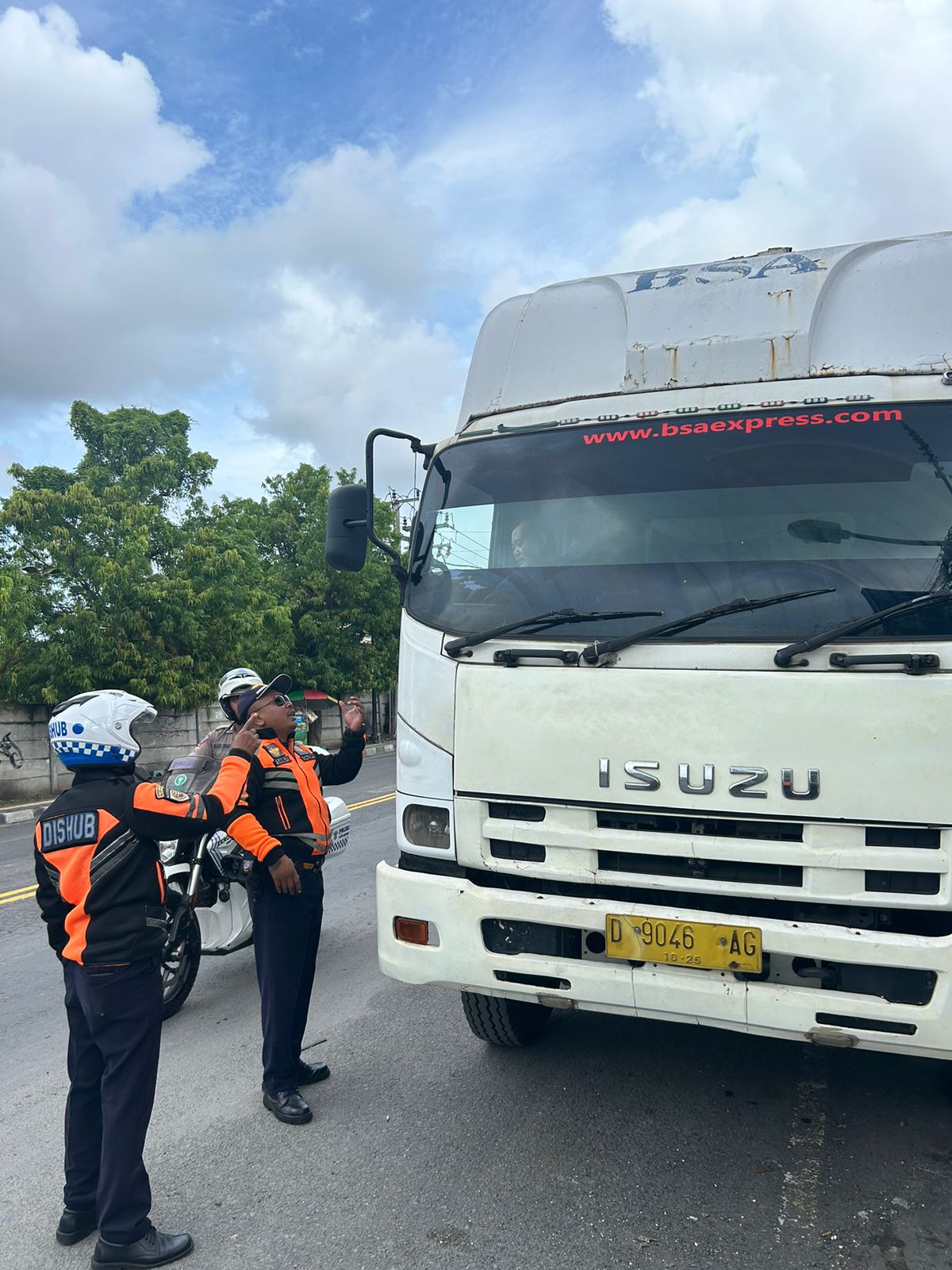Dishub Denpasar Gelar Pengawasan dan Pengendalian Lalu Lintas di Jalan Mahendradata