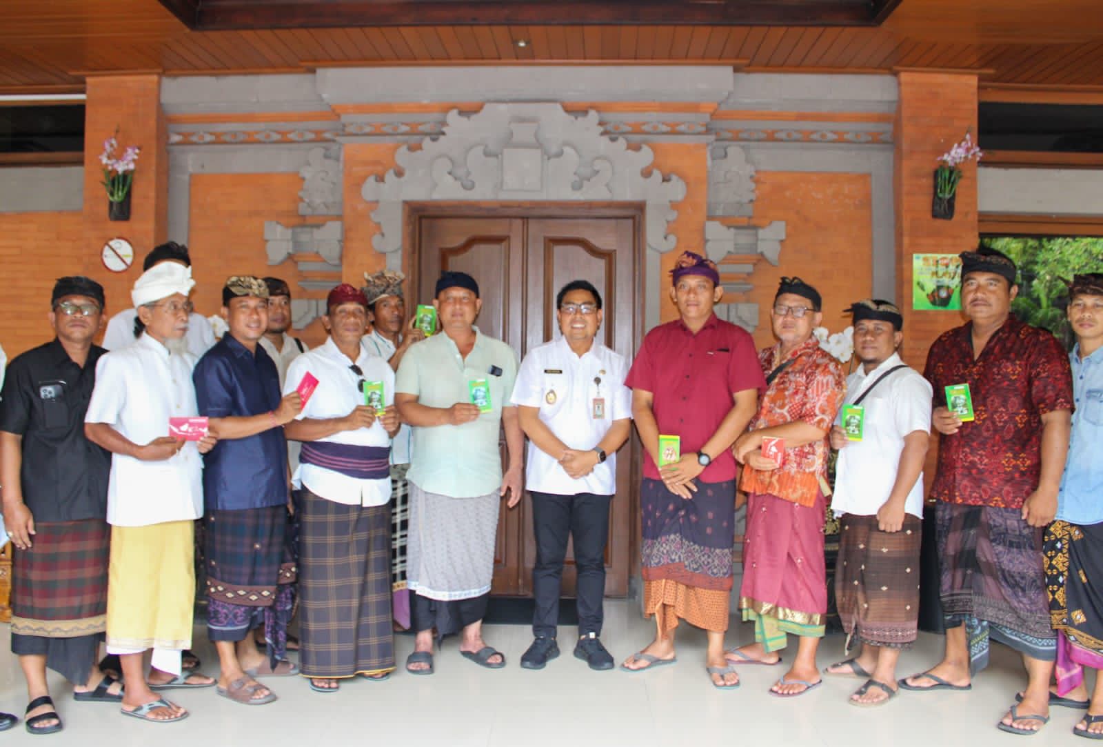 Wawali Arya Wibawa Serahkan Bantuan Hibah TA. 2023 Kepada 14 Penerima di Kota Denpasar