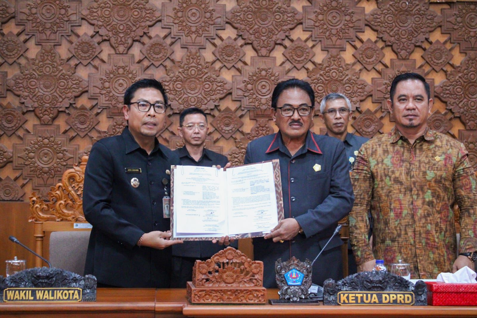 Penutupan Sidang Paripurna DPRD Kota Denpasar, Seluruh Fraksi Setujui Penetapan 5 Ranperda.