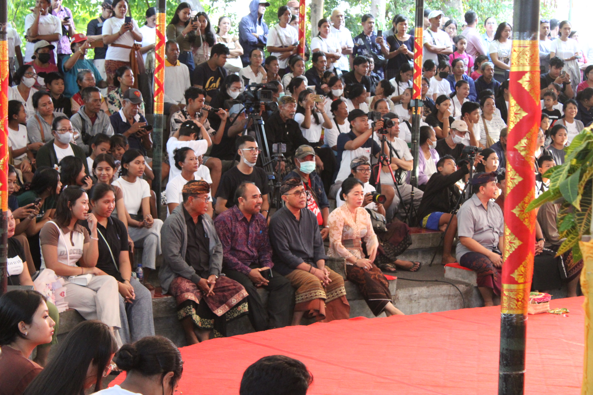 Gambelan Semara Dana Sekehe Gong Kesari Gringsing Duta Denpasar Beehasil Pukau Penonton PKB XLVI.