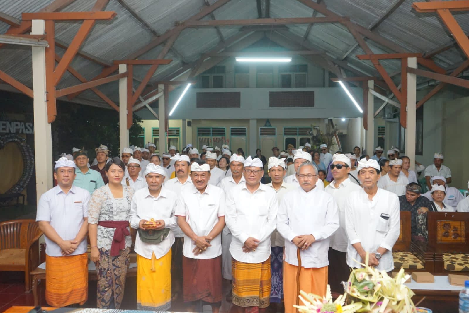 Sekda Alit Wiradana Hadiri Malam Renungan Suci Siwaratri bersama Penyandang Tuna Netra