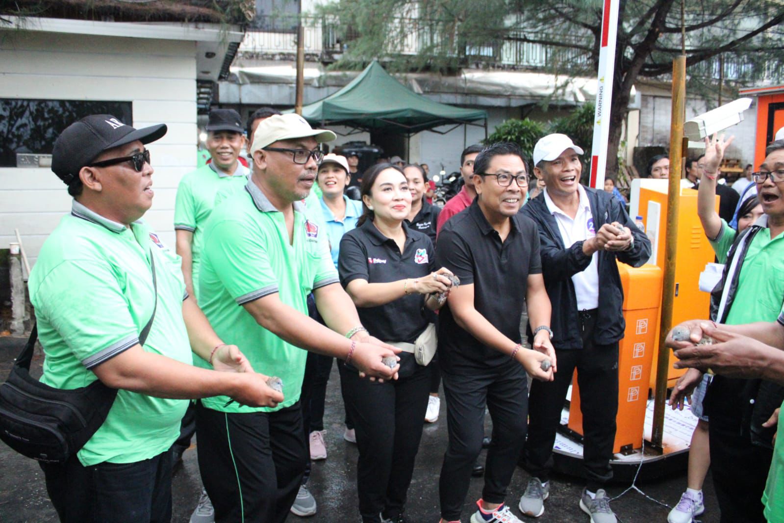 Wawali Arya Wibawa Buka Jalan Sehat Serangkaian Pedungan Village Festival Tahun 2024.