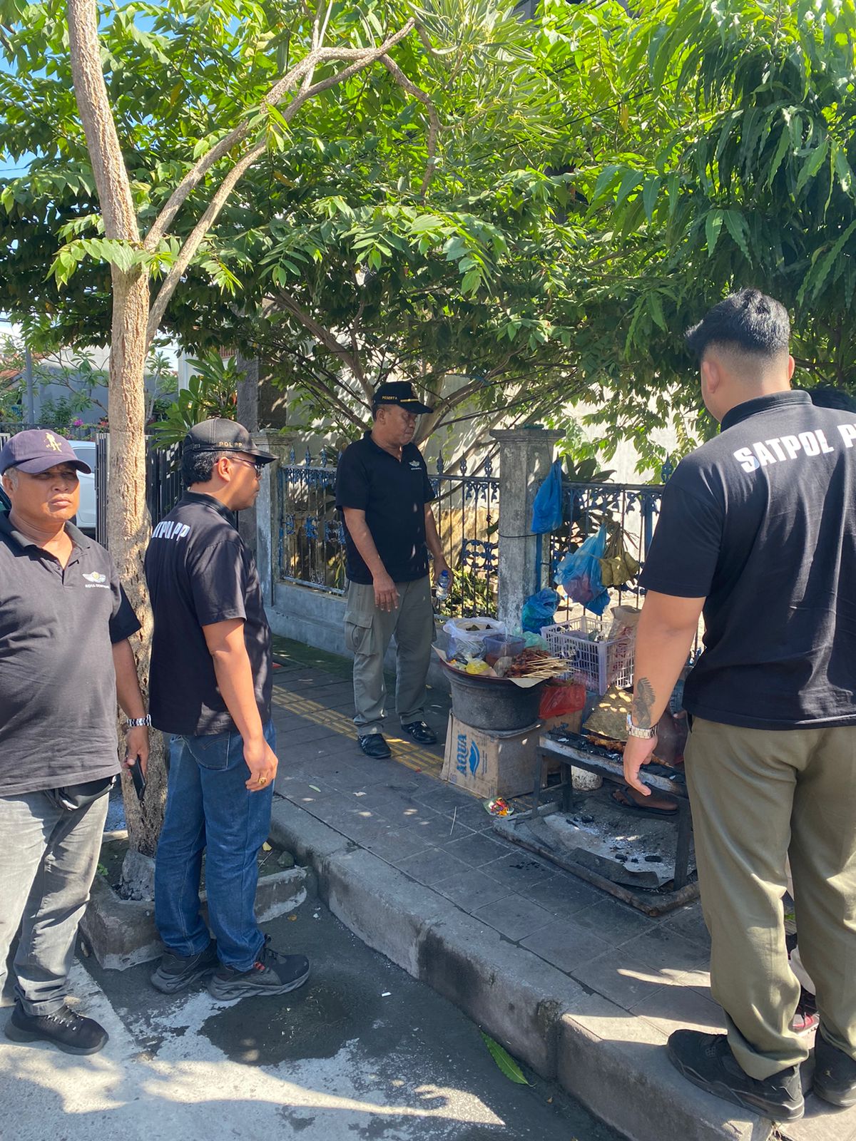 Satpol PP Denpasar kembali tertibkan PKL di Trotoar dan Badan Jalan