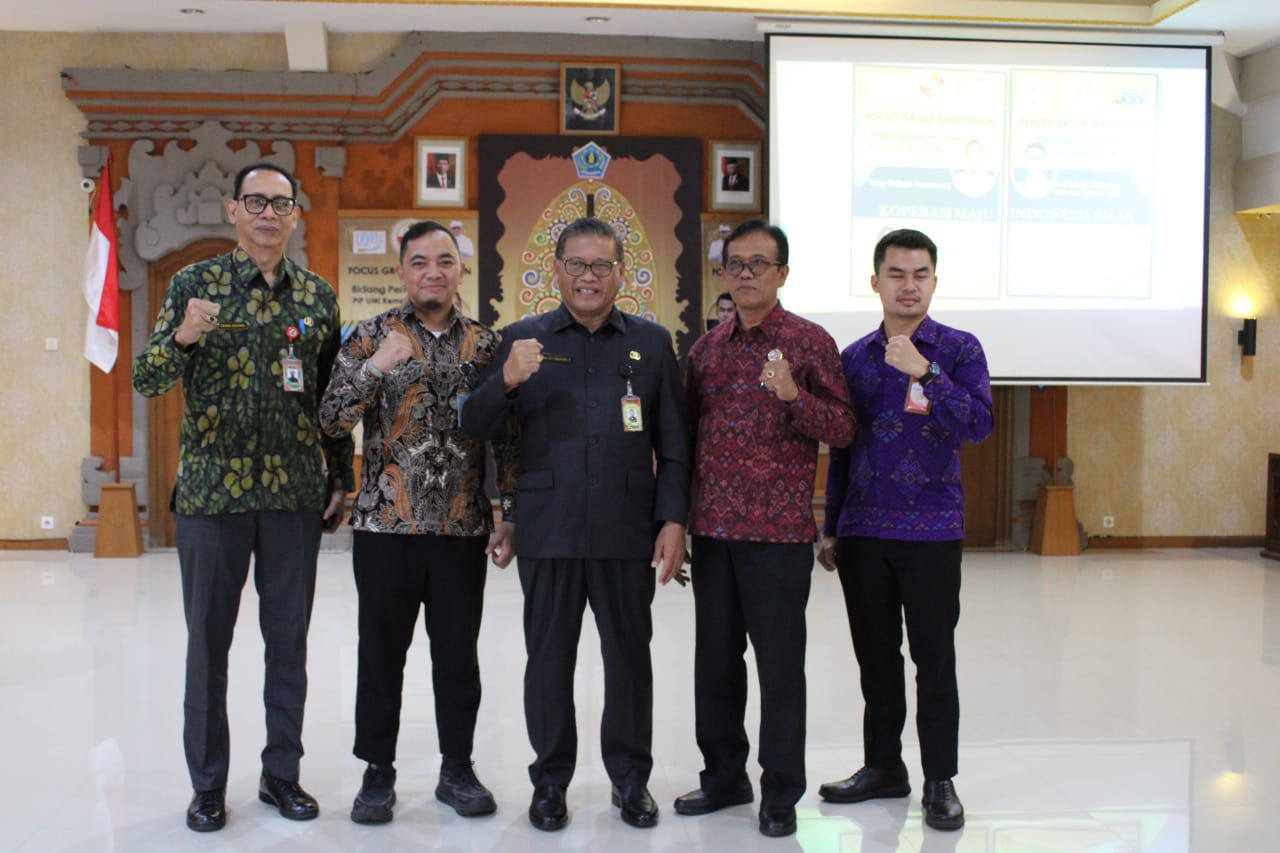 Sekda Alit Wiradana Buka FGD Penguatan Kelembangaan dan Permodalan Koperasi