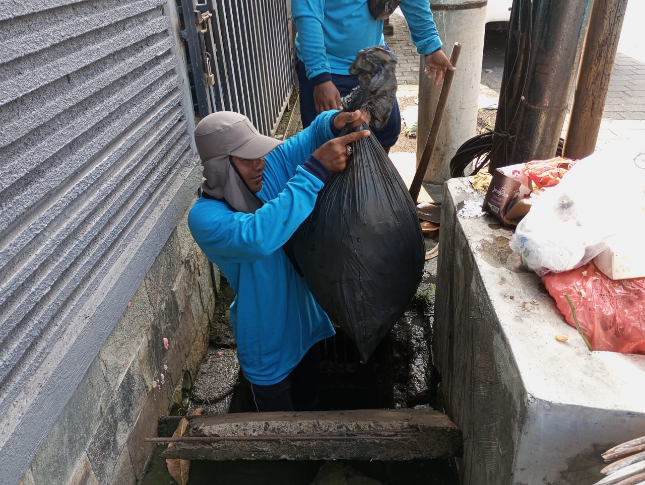 Antisipasi Banjir, PUPR Denpasar Rutin Bersihkan Sampah di Sungai, Drainase dan Saluran Air