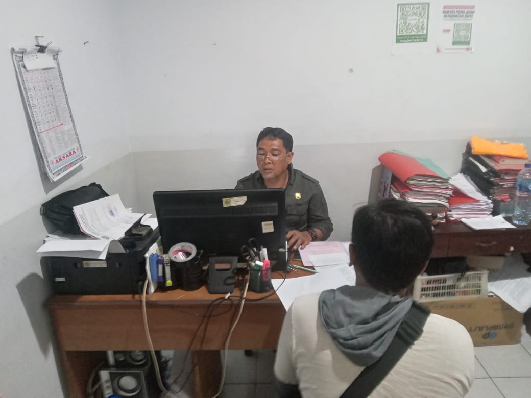 Buang Limbah Sembarangan, Sat Pol PP Denpasar Hentikan Usaha Pemotongan Ayam di Jalan Karya Makmur, Desa Ubung Kaja.