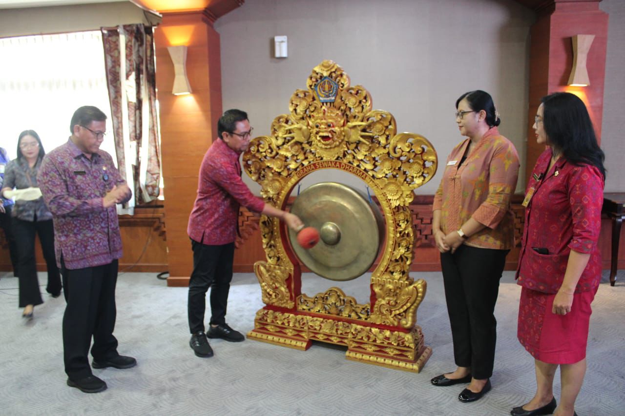 Wawali Arya Wibawa Buka Sosialisasi Peningkatan Kepatuhan Pelayanan Publik.