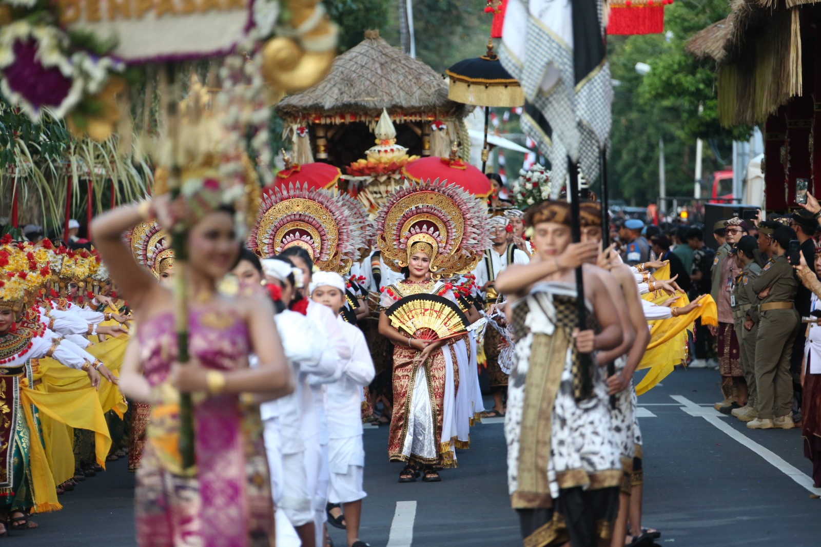 Duta Kota Denpasar Tampilkan Garapan Bertajuk Ida Cokorda Mantuk Ring Rana Pada Peed Aya PKB XLVI.