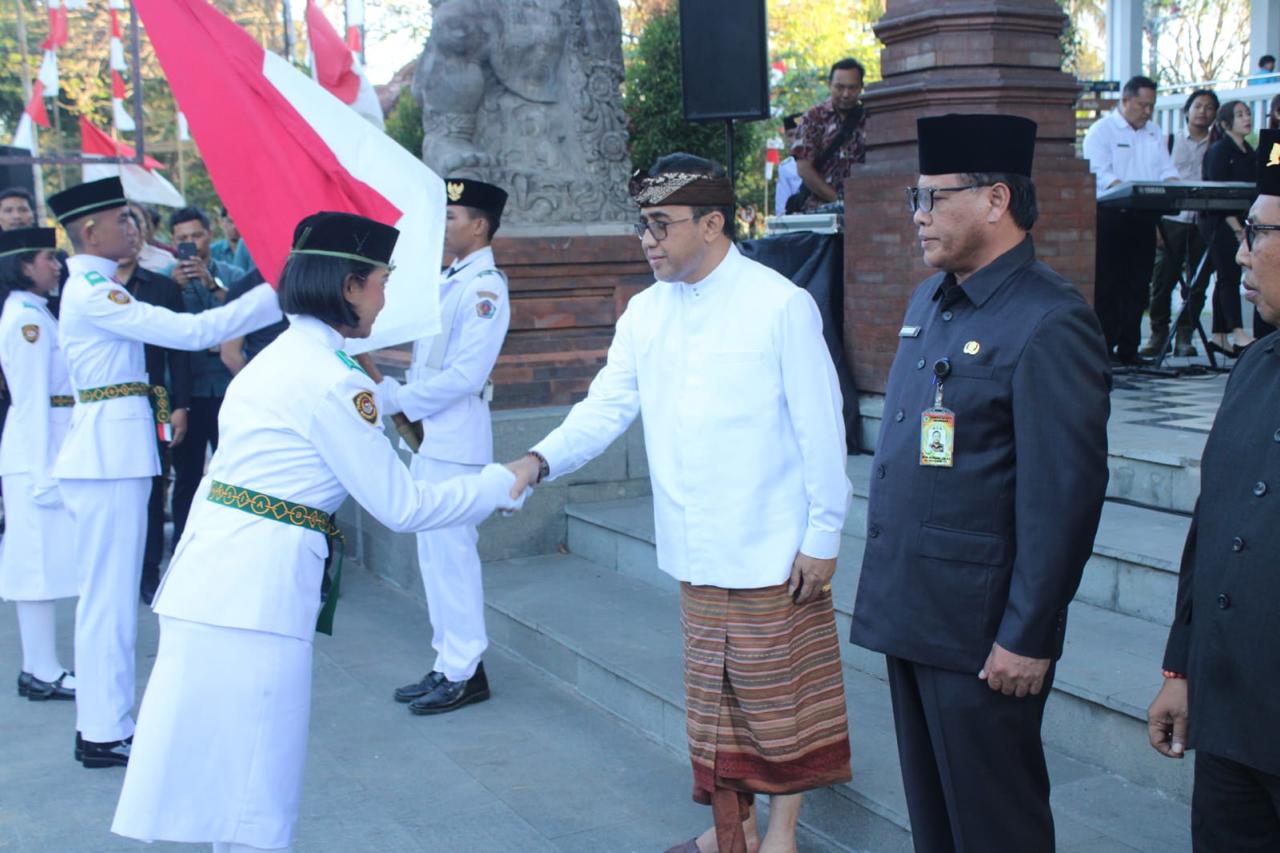 Walikota Jaya Negara Kukuhkan Paskibraka Kota Denpasar Tahun 2024