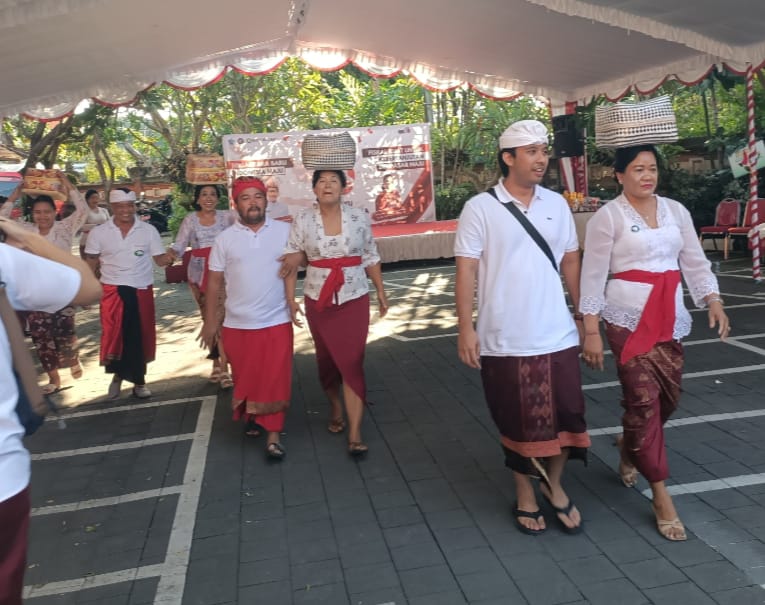 Semarak HUT Kemerdekaan RI ke-79, Bapenda Kota Denpasar Gelar Beragam Lomba, Dari Membuat Udeng Hingga Nyuwun Keben.