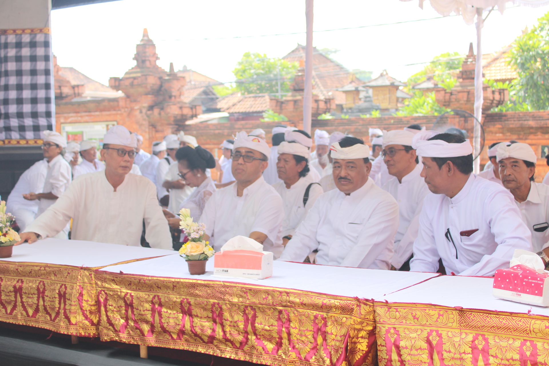 Walikota Jaya Negara Hadiri Karya Melaspas Pura Bale Agung Desa Adat Kesiman.