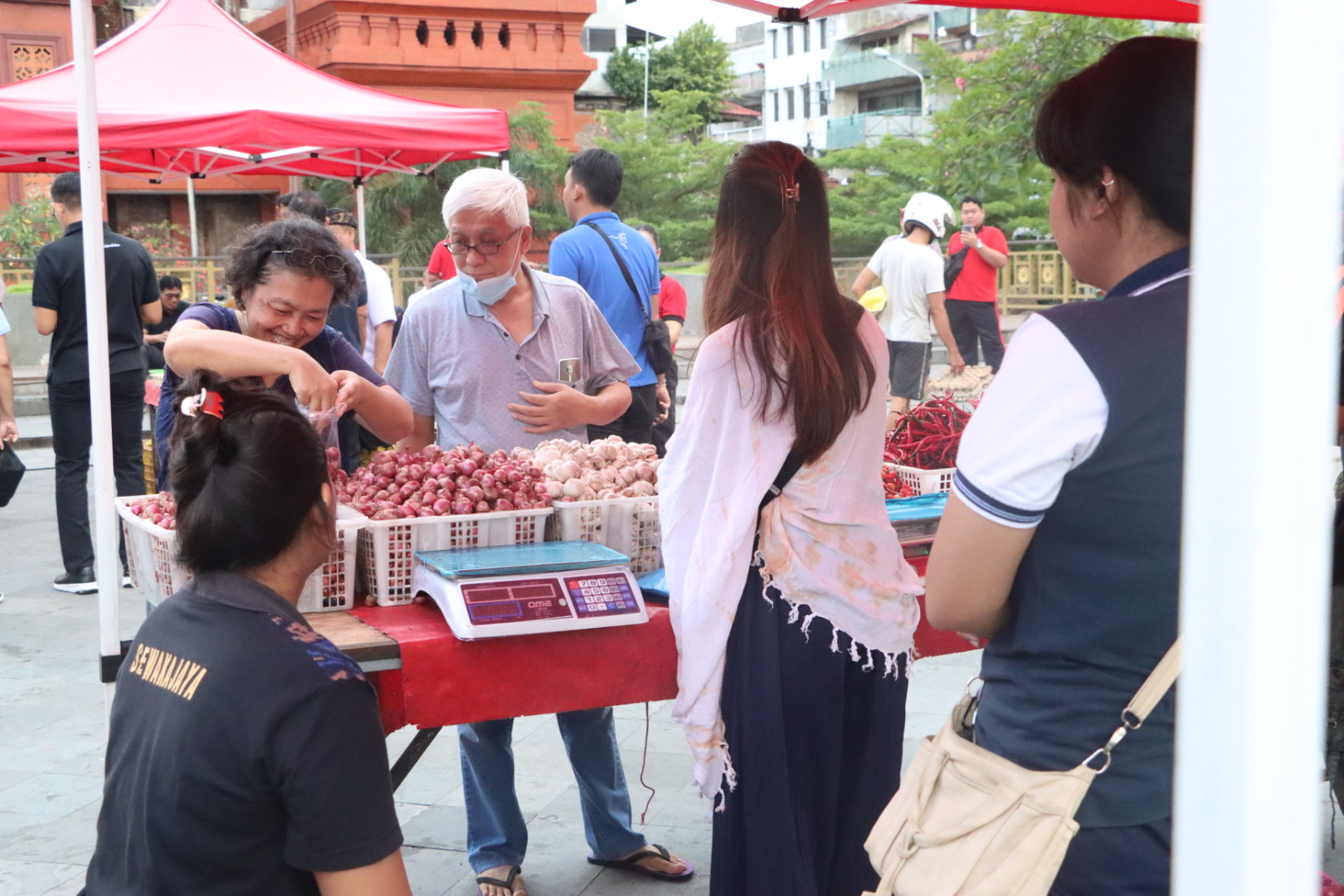 Melalui Pasar Murah Sewaka Jaya Pemkot Denpasar Tekan Angka Inflasi