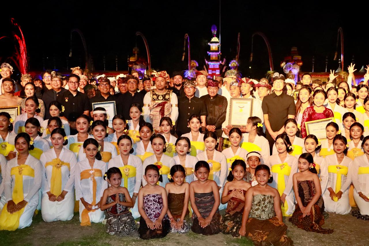 Penancapan Keris Pusaka Puncaki Peringatan ke-118 Perang Puputan Badung.