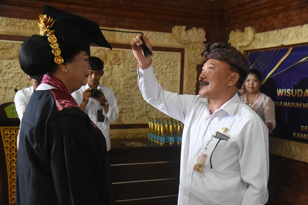 Desa Tegal Harum Kembali Wisuda 38 Lansia Wreda Harum Mahottama, Wujudkan Pemberdayaan Lansia Berkelanjutan. 