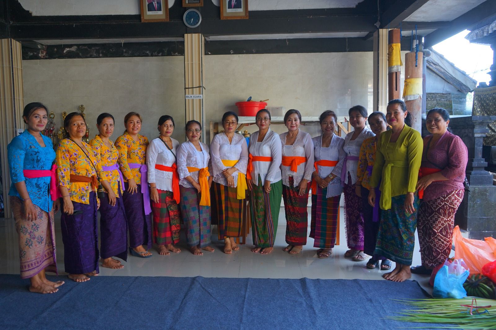 Ny.Sagung Antari Jaya Negara Buka Pelatihan Banten di Banjar Mertasari, Desa Penatih Dangin Puri.