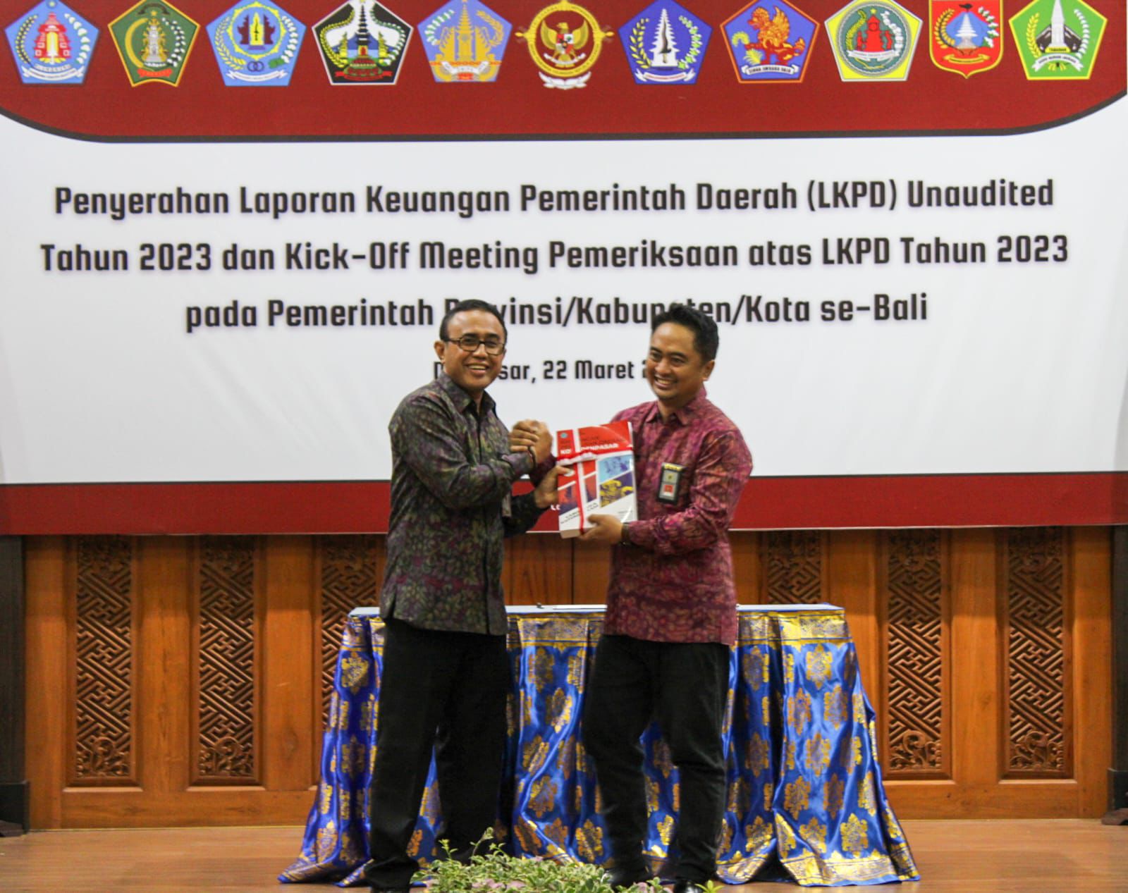 Walikota Jaya Negara Serahkan LKPD Unaudited TA. 2023 Kepada BPK RI Perwakilan Bali.