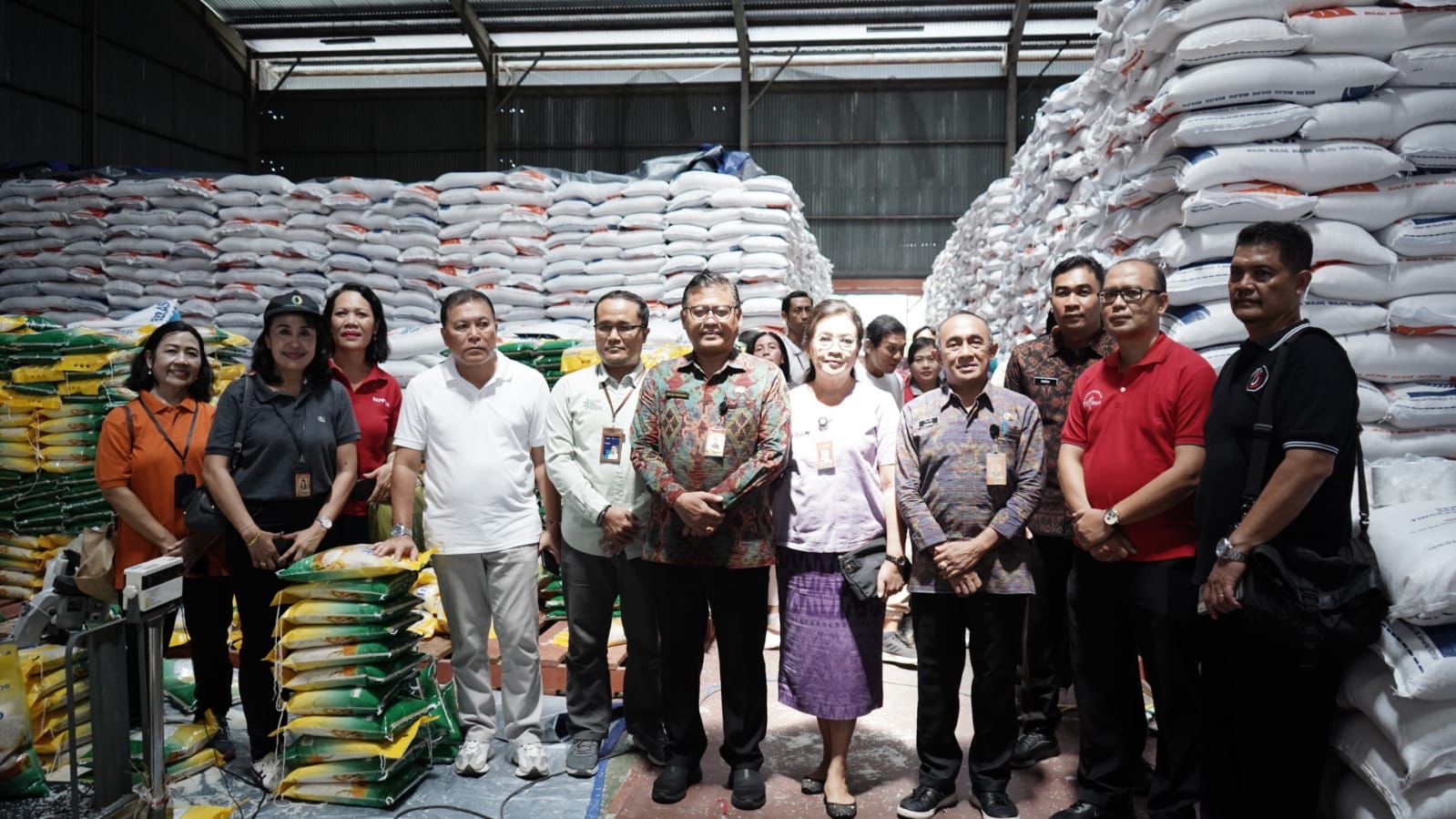 Pantau Gudang Bulog, TPID Denpasar Pastikan Stok Beras Aman Jelang Galungan dan Kuningan.