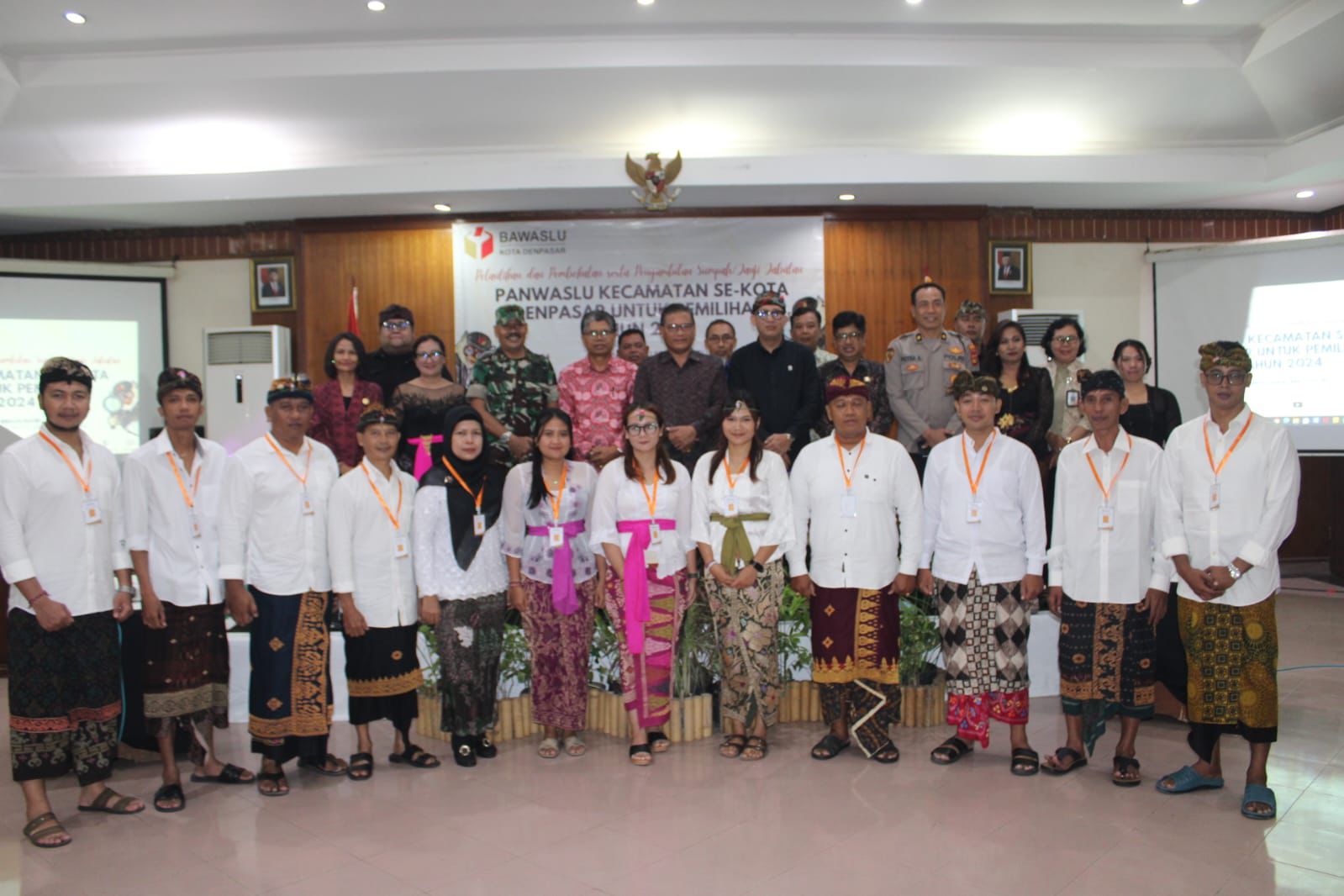 Sekda Alit Wiradana Hadiri Pelantikan Panwaslu Kecamatan se-Kota Denpasar.