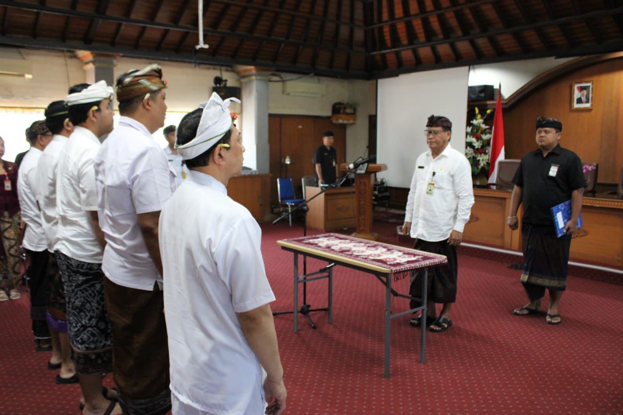 Sekda Alit Wiradana Lantik 5 Pejabat Fungsional Pemkot Denpasar 