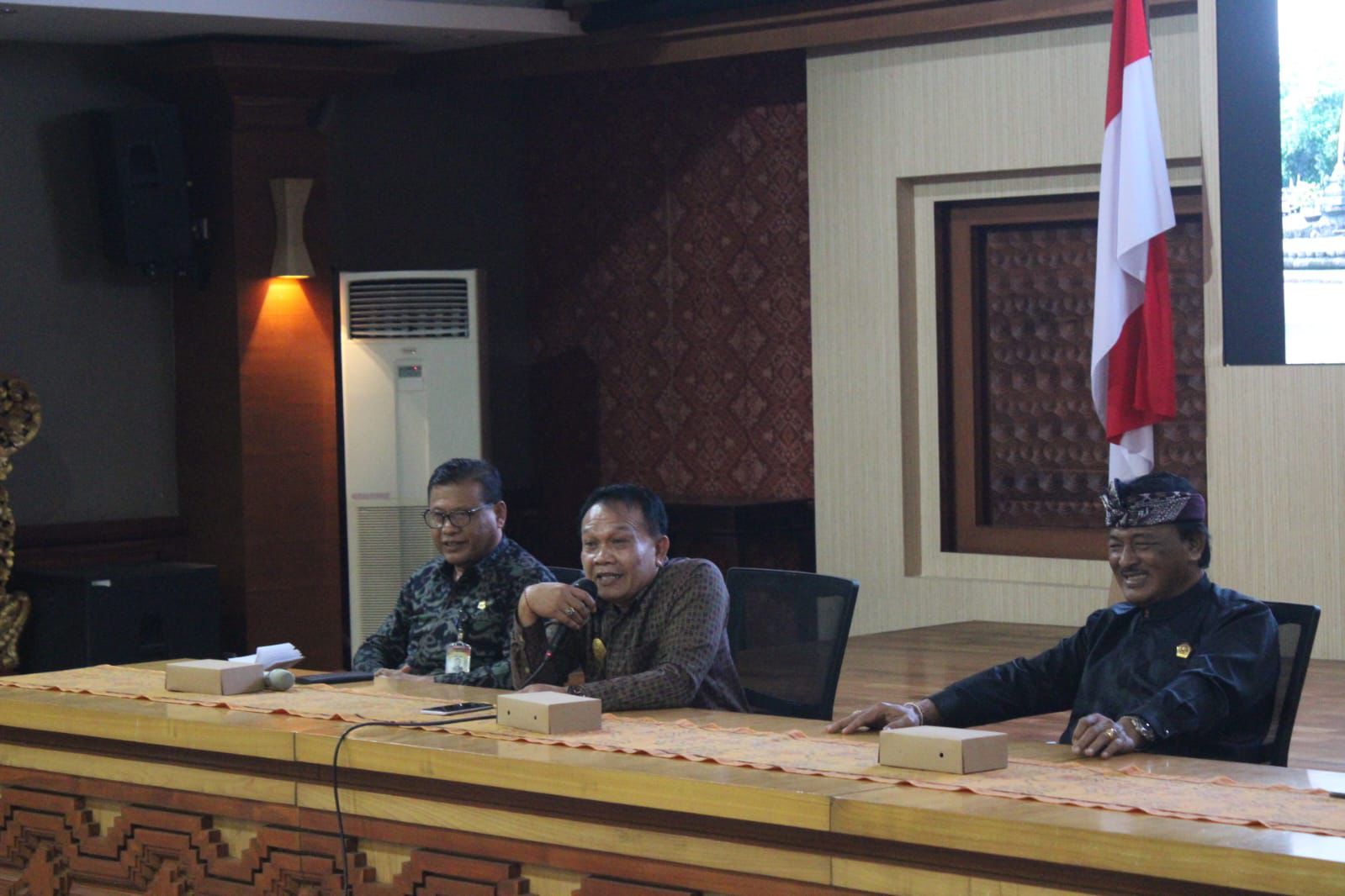 Pjs. Walikota Dewa Mahendra Pacu Semangat ASN di Kota Denpasar, Terus Bekerja Melayani Masyarakat. 