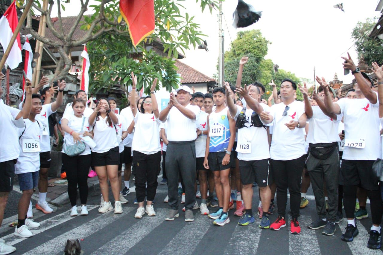 Sekda Alit Wiradana Buka GelogoRun Harapkan Kegiatan Seperti Ini Dapat Tingkatkan Minat Masyarakat Untuk Berolahraga 