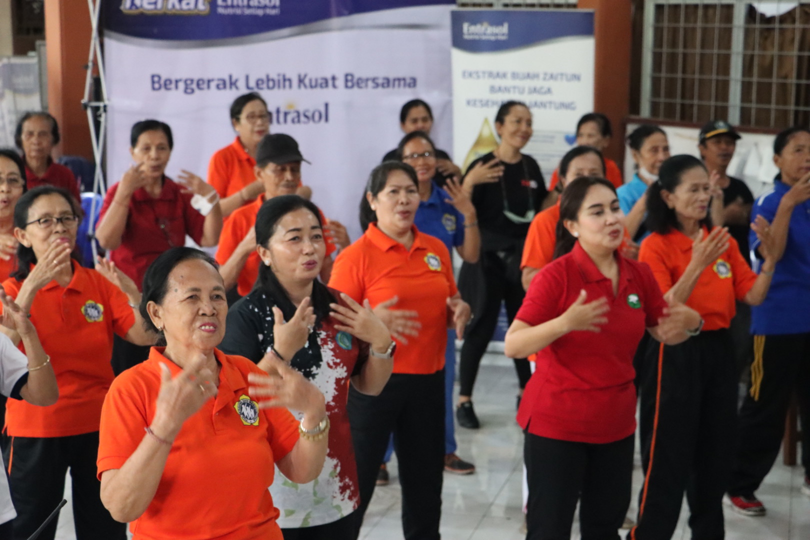 Tinjau Senam Lawan Osteoporosis di Dangri Kangin Ketua TP PKK Ny. Antari Jaya Negara Beri Motivasi, Jadi Edukasi Jaga Gizi Keluarga