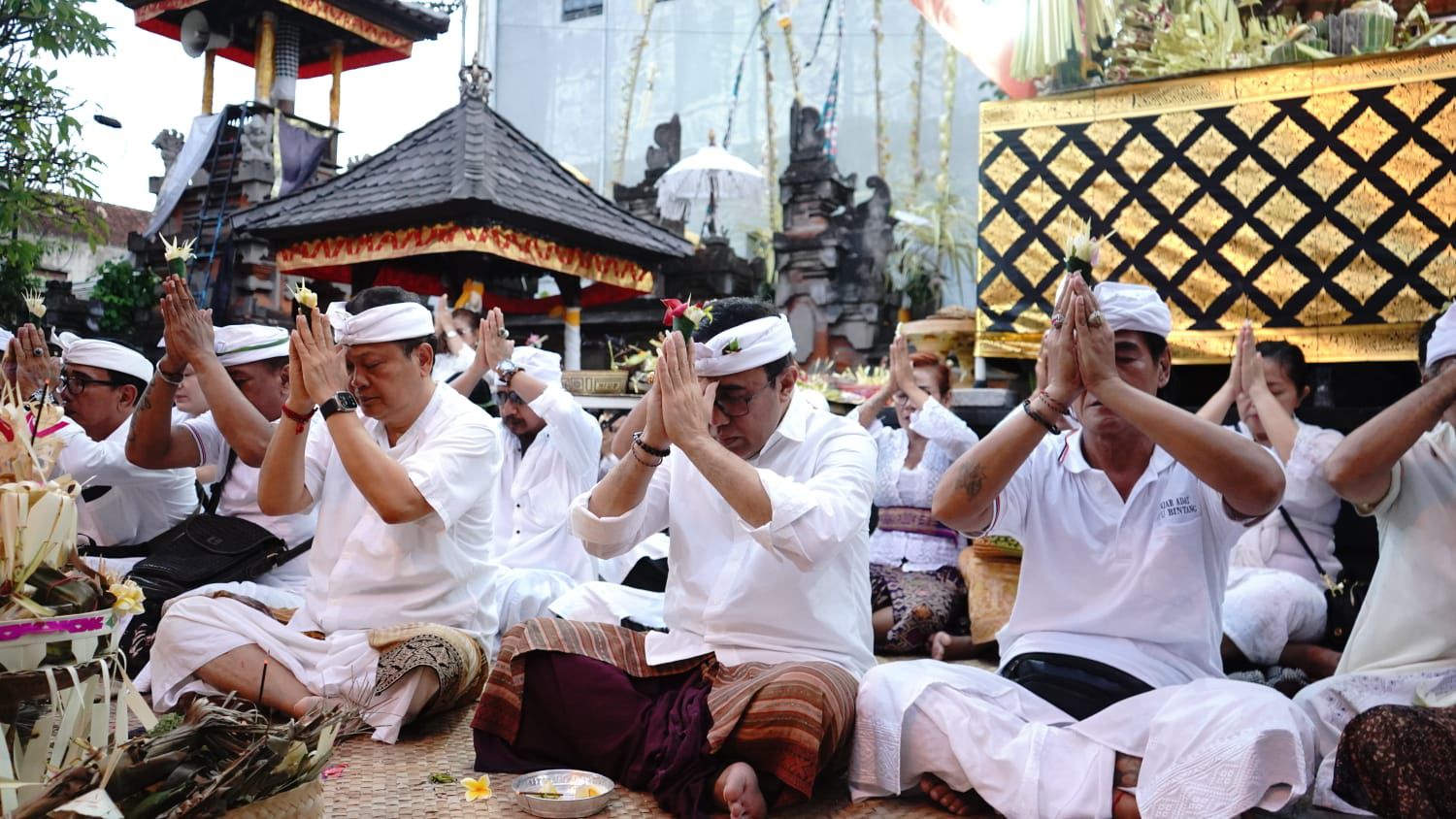 Walikota Jaya Negara Hadiri Pujawali di Pura Batu Bintang, Desa Dauh Puri Klod