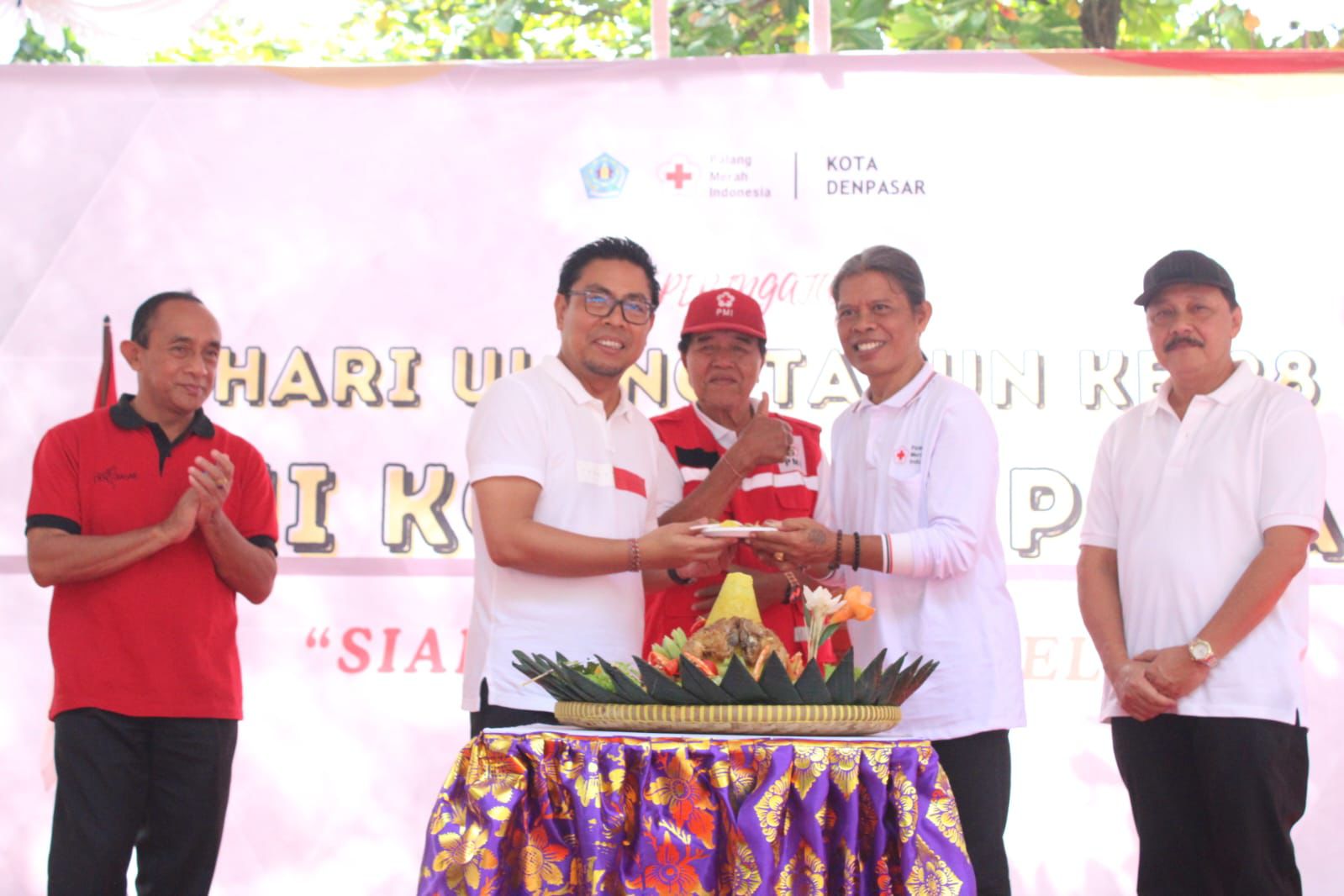 Wawali Arya Wibawa Hadiri Puncak HUT ke-28 PMI Kota Denpasar. 