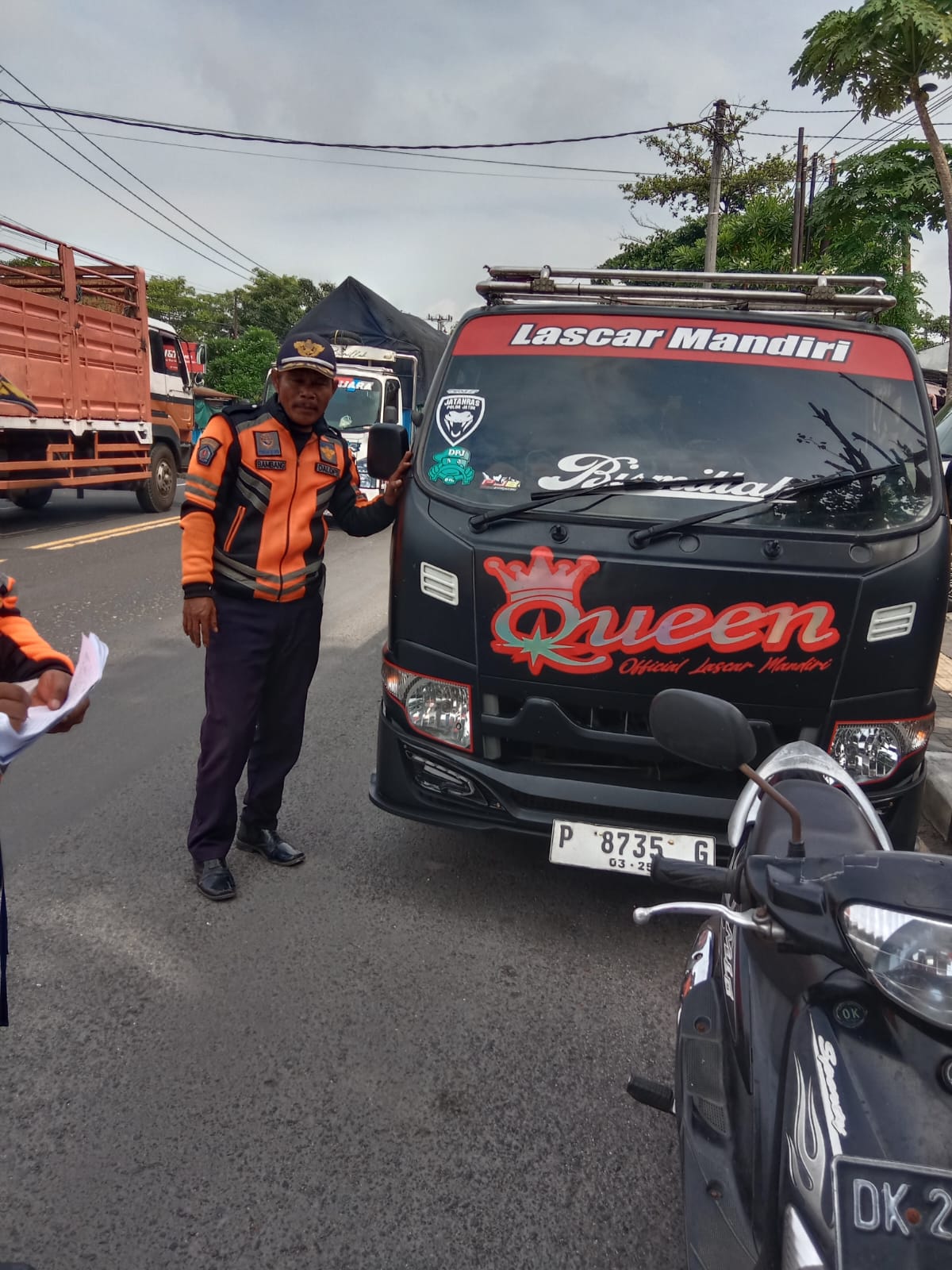 Dishub Denpasar Tertibkan Parkir Sembarangan, Sebanyak 19 Kendaraan Diganjar Penempelan Stiker.