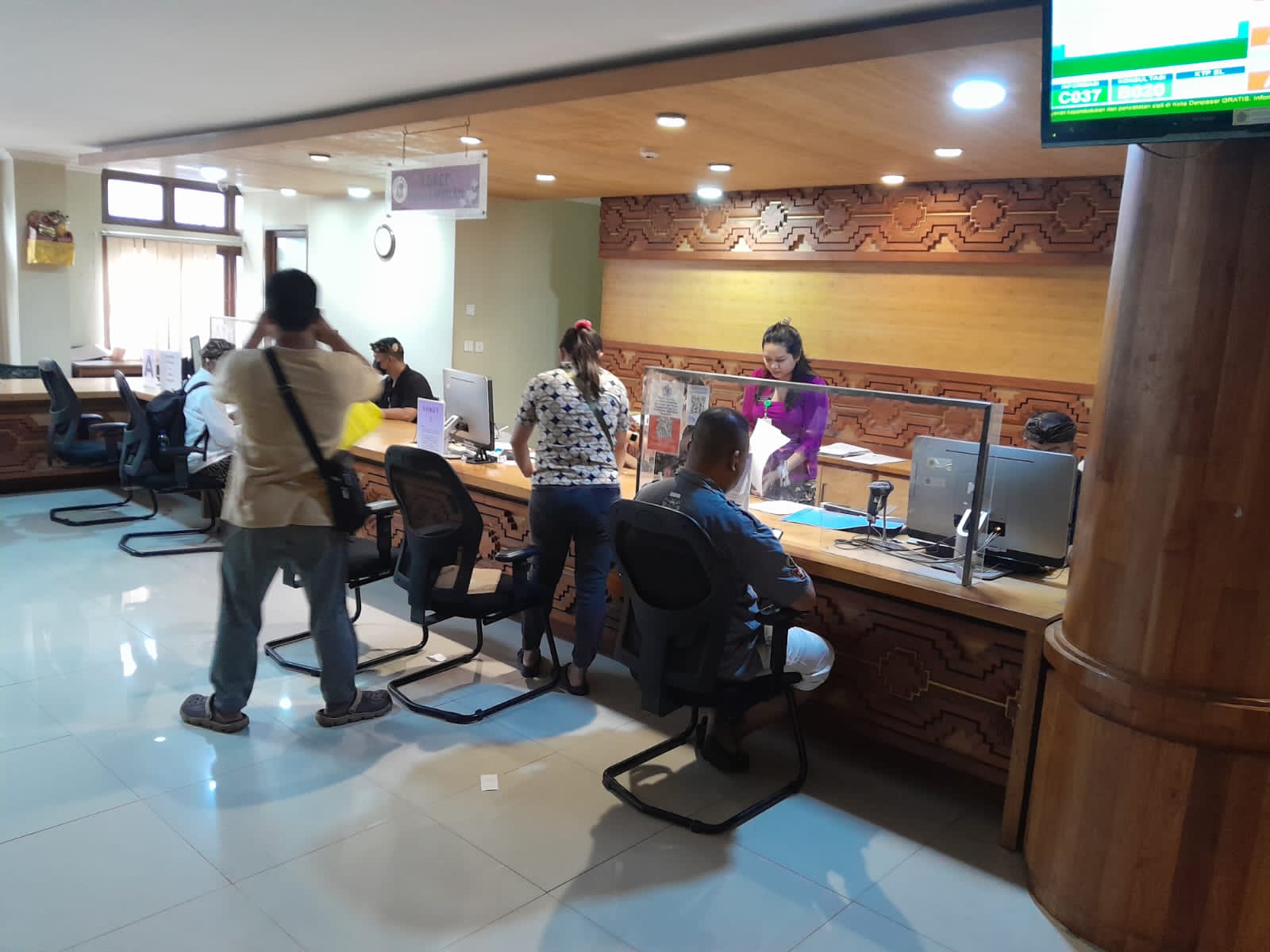 Pelayanan Adminduk Disdukcapil Kota Denpasar Gunakan Aplikasi IKD