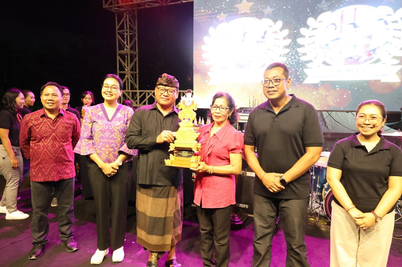 Sekda Kota Denpasar Hadiri Puncak Festival Bulan Bung Karno Desa Tegal Harum