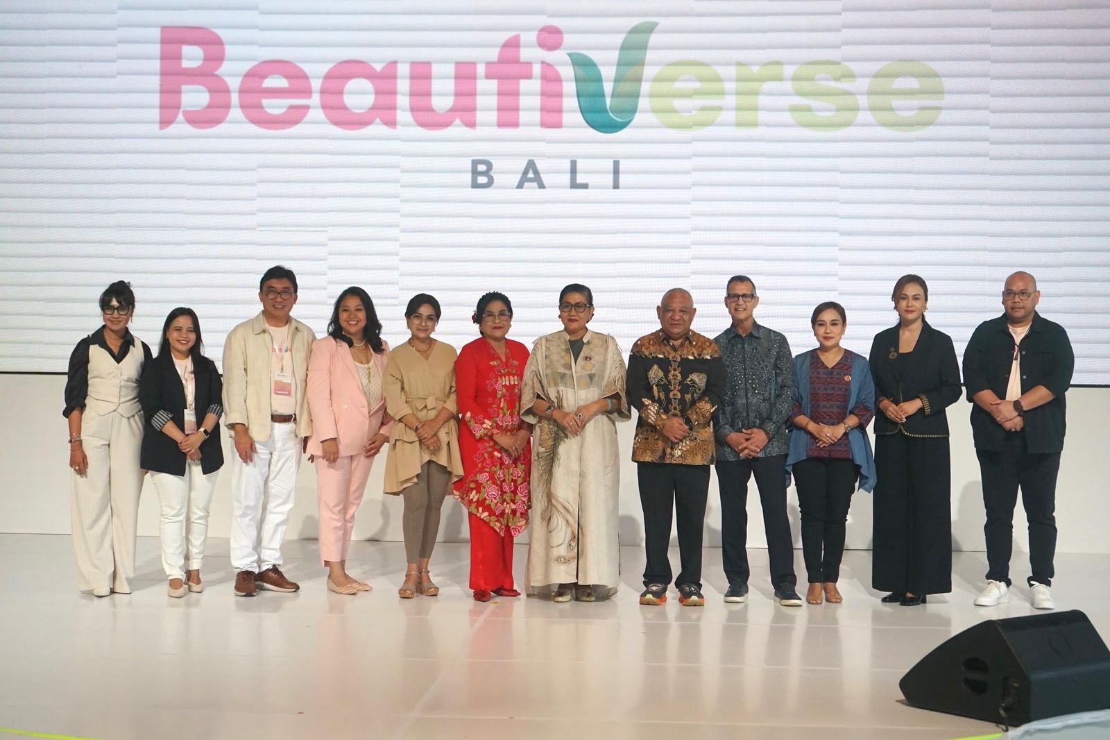 Ny. Ayu Kristi Arya Wibawa Hadiri Pembukaan Beautiverse 2025