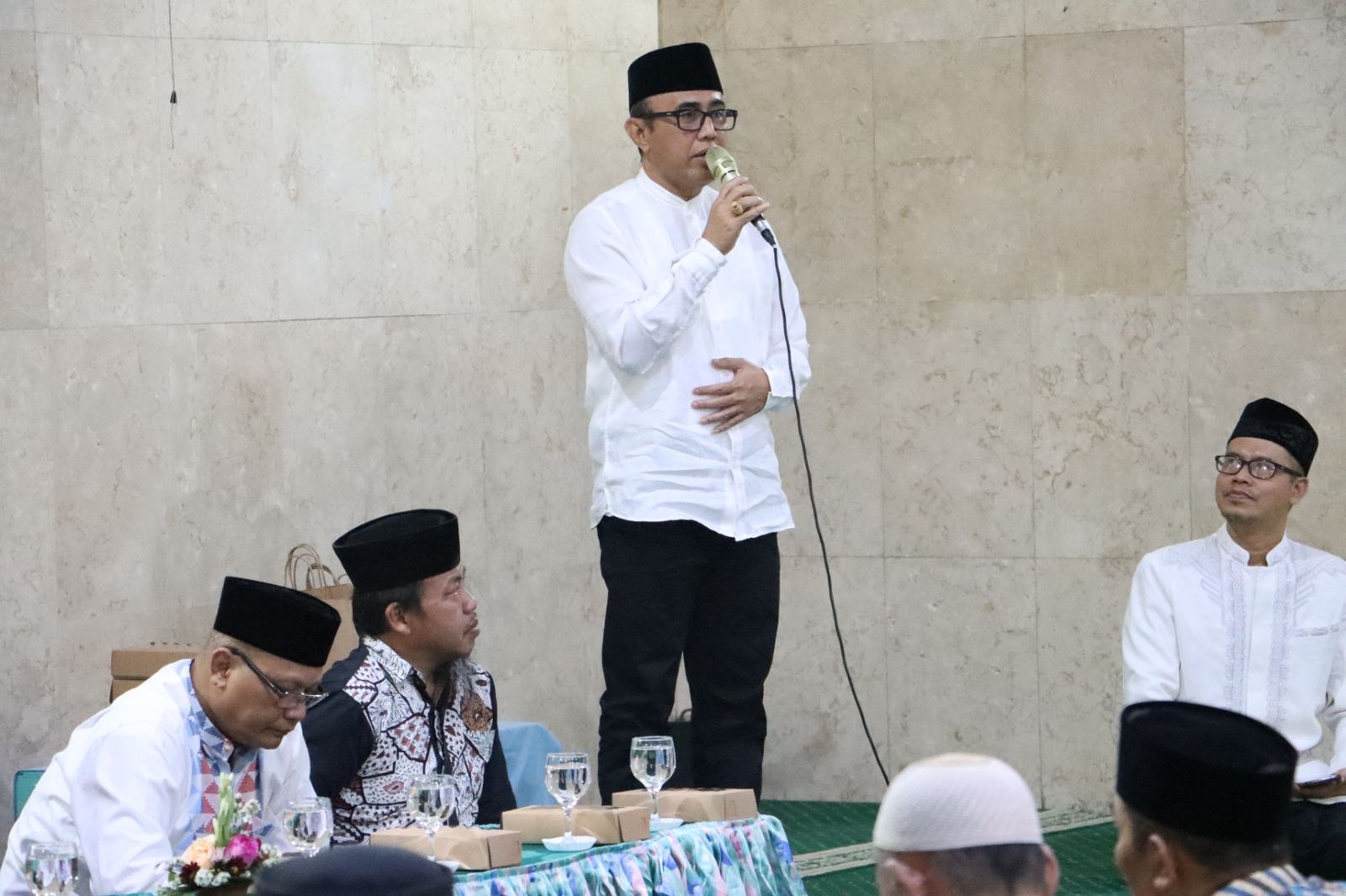 Walikota Jaya Negara Hadiri Buka Puasa Bersama di Masjid Darul Huda, Wujud Silaturahmi Jaga Toleransi Umat Beragama.