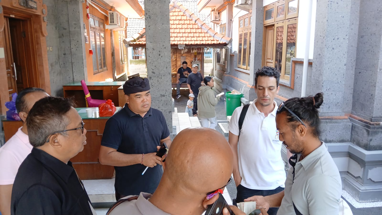 Libatkan Imigrasi hingga Bhabinkamtibmas, Desa Padangsambian Klod Tindak WNA Overstay