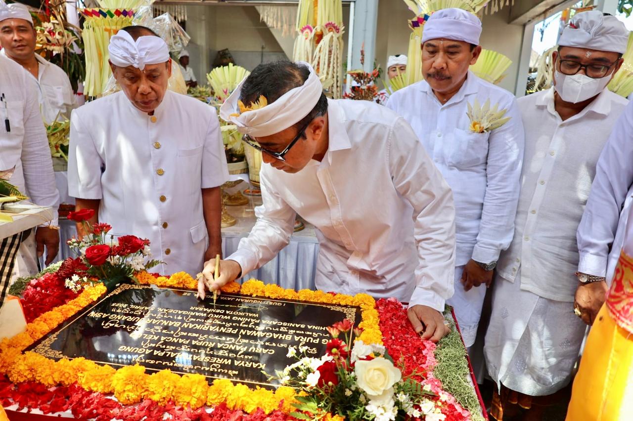 Walikota Jaya Negara Hadiri Karya Ngenteg Linggih dan Wraspati Kalpa Pura Begawan Penyarikan Banjar Jurang Asri Peguyangan