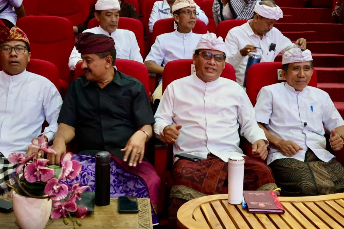 Sekda Denpasar, Ida Bagus Alit Wiradana hadiri rapat persiapan Karya Ida Bhatara Turun Kabeh Tahun 2025.