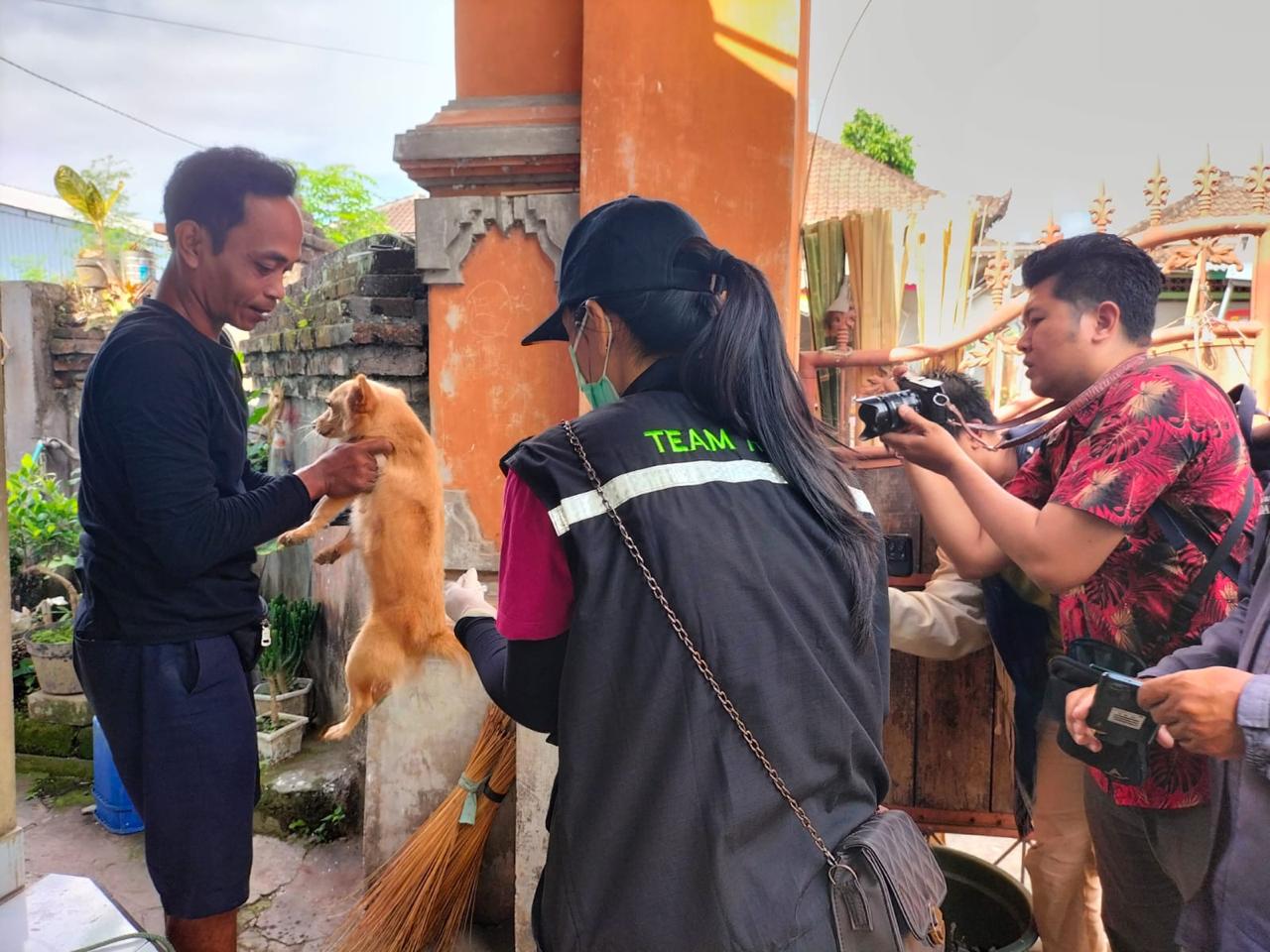 Optimalisasi Pencegahan, Distan Denpasar Rutin Gelar Vaksinasi Rabies Door To Door. 