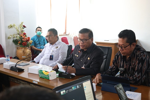 Sekda Alit Wiradana Hadiri Rapat Konsolidasi dan Percepatan Operasionalisasi Koperasi Desa/Kelurahan Merah Putih