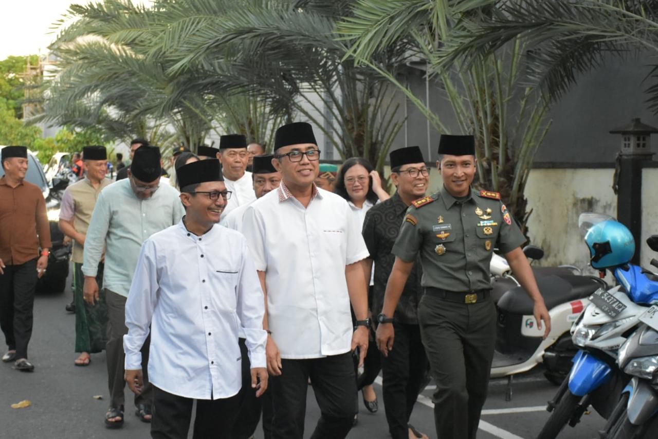 Walikota Jaya Negara Hadiri Buka Puasa Bersama di Masjid Masjid Al-Amin Prajaraksaka, Wujud Silaturahmi Jaga Toleransi Umat Beragama
