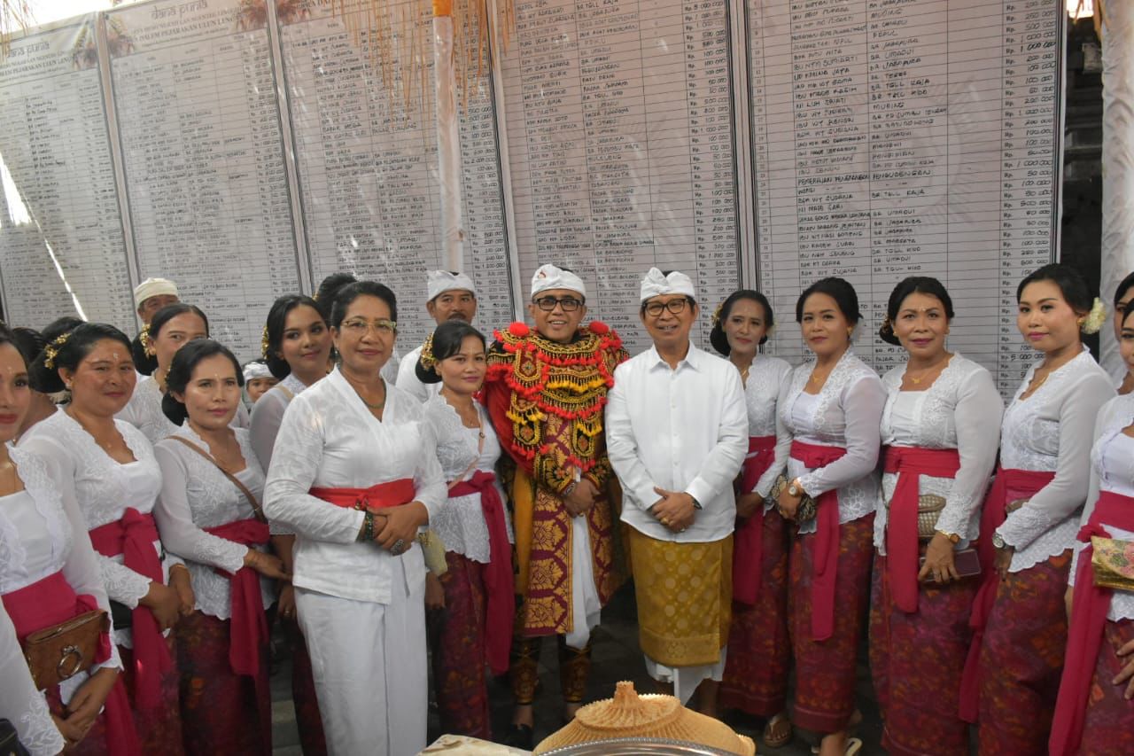 Walikota Jaya Negara Hadiri Puncak Karya di Pura Dalem Pejarakan Ulun Lencana.