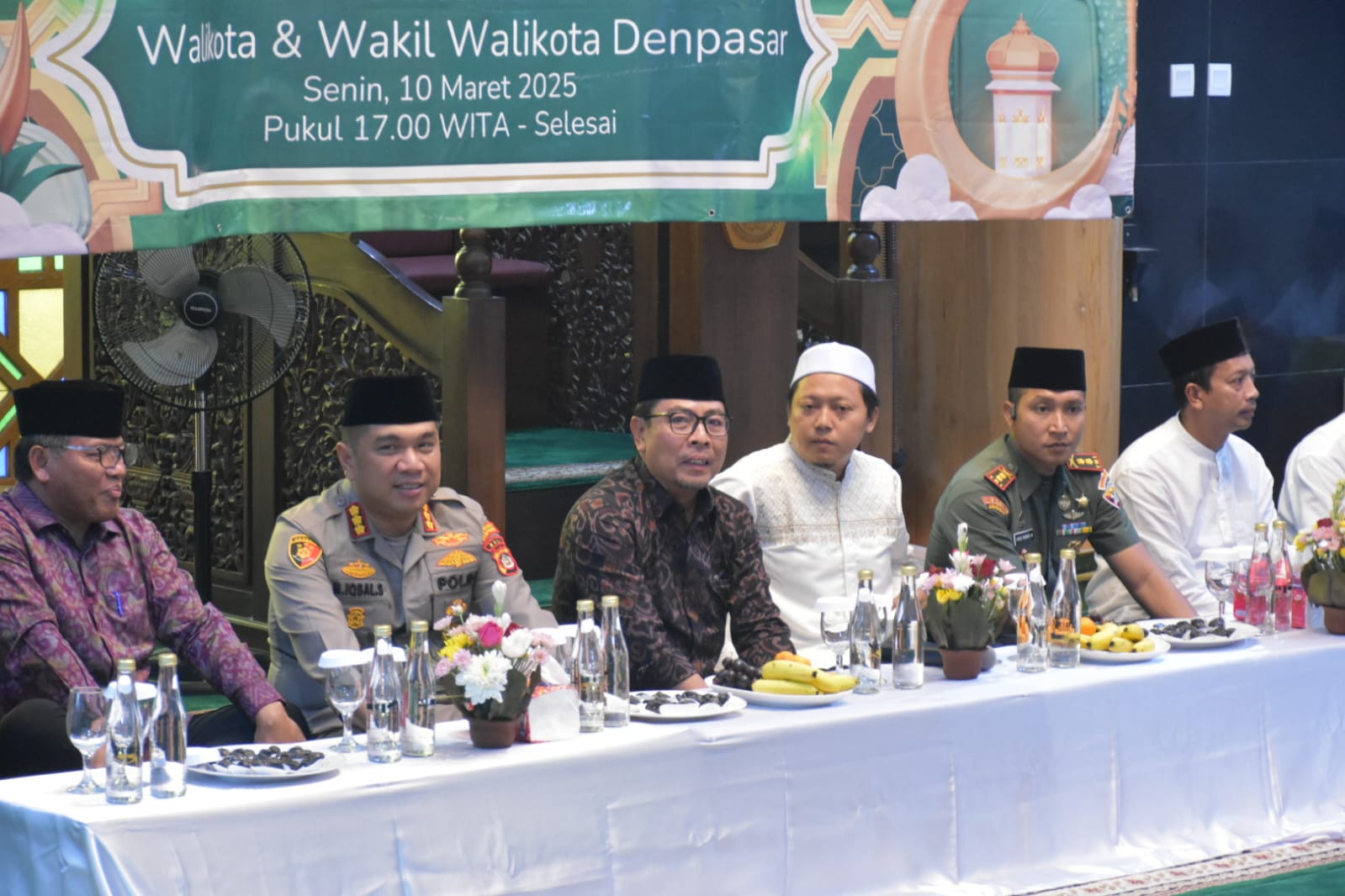 Wawali Arya Wibawa Hadiri Buka Puasa Bersama di Masjid Raya Baiturrahmah. 