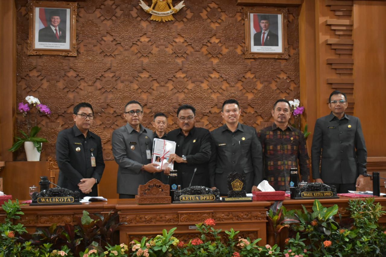 Walikota Jaya Negara Sampaikan Ranperda Pertanggung Jawaban APBD TA. 2024